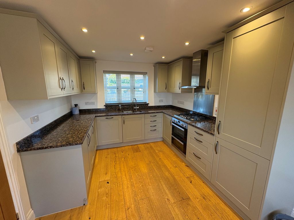 Property photo 2 of 19 Kitchen