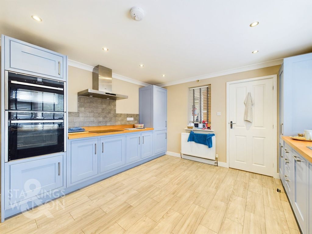 Property photo 2 of 31