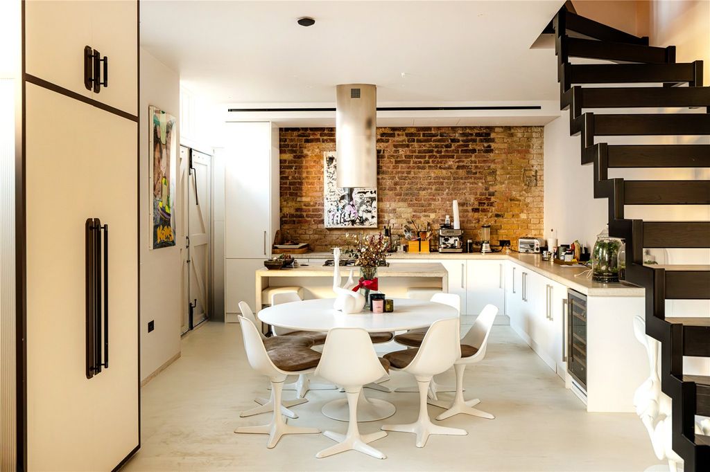 Property photo 3 of 23 Dining Area