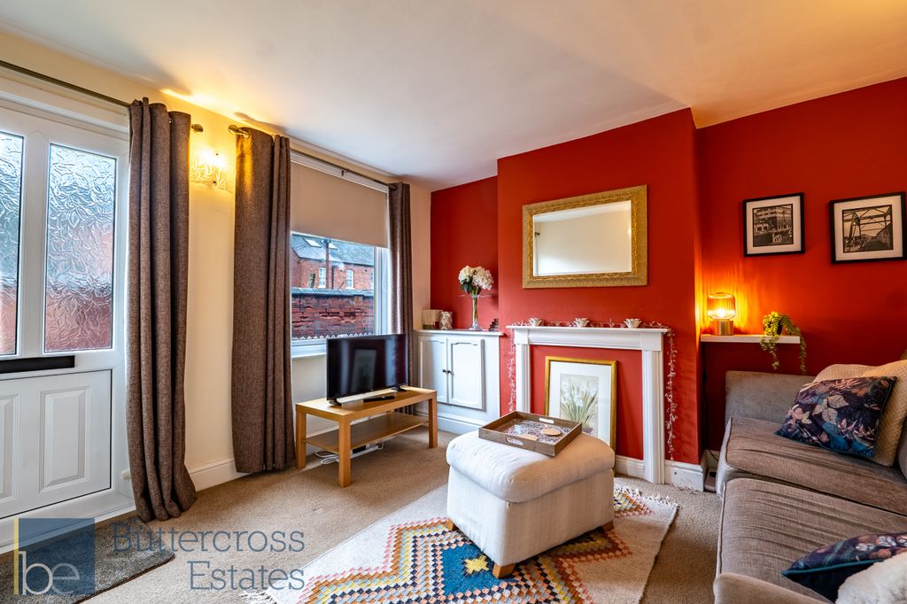 Property photo 3 of 16 Living Room