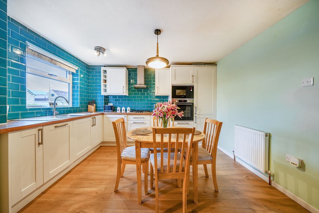 Property photo 3 of 15 1364777-15-68ee3Efa42B81