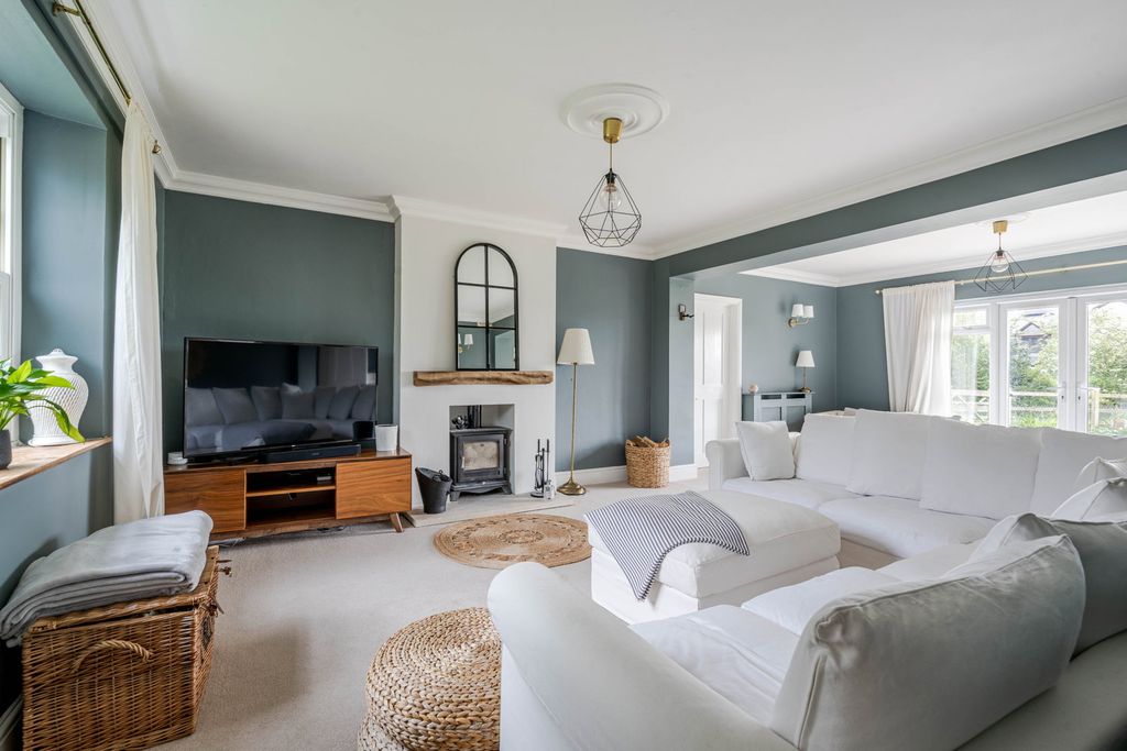 Property photo 2 of 20