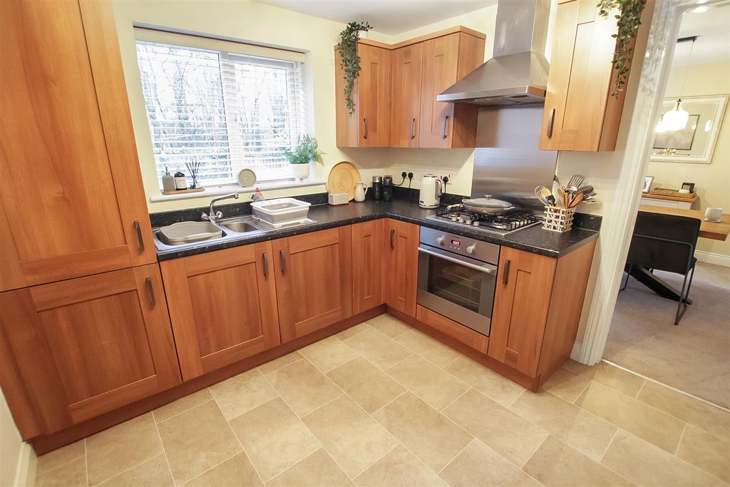Property photo 3 of 20 Kitchen