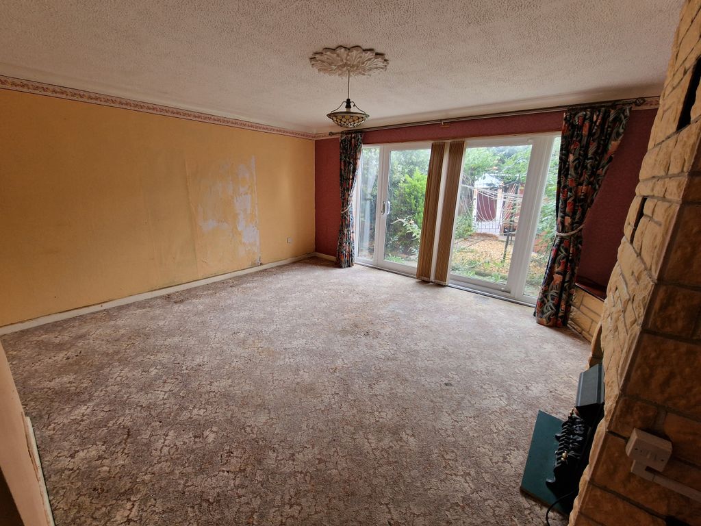 Property photo 3 of 12 Sitting-Dining Room