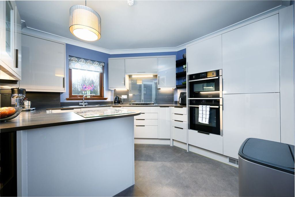 Property photo 2 of 29