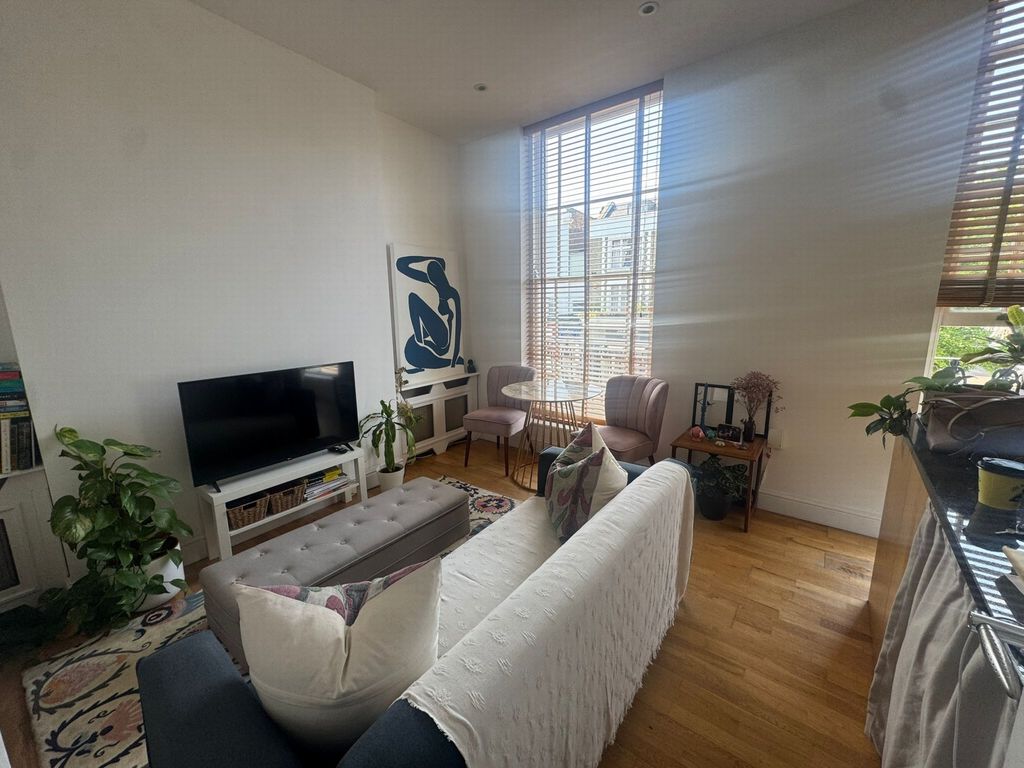 Property photo 3 of 11 Photo 6