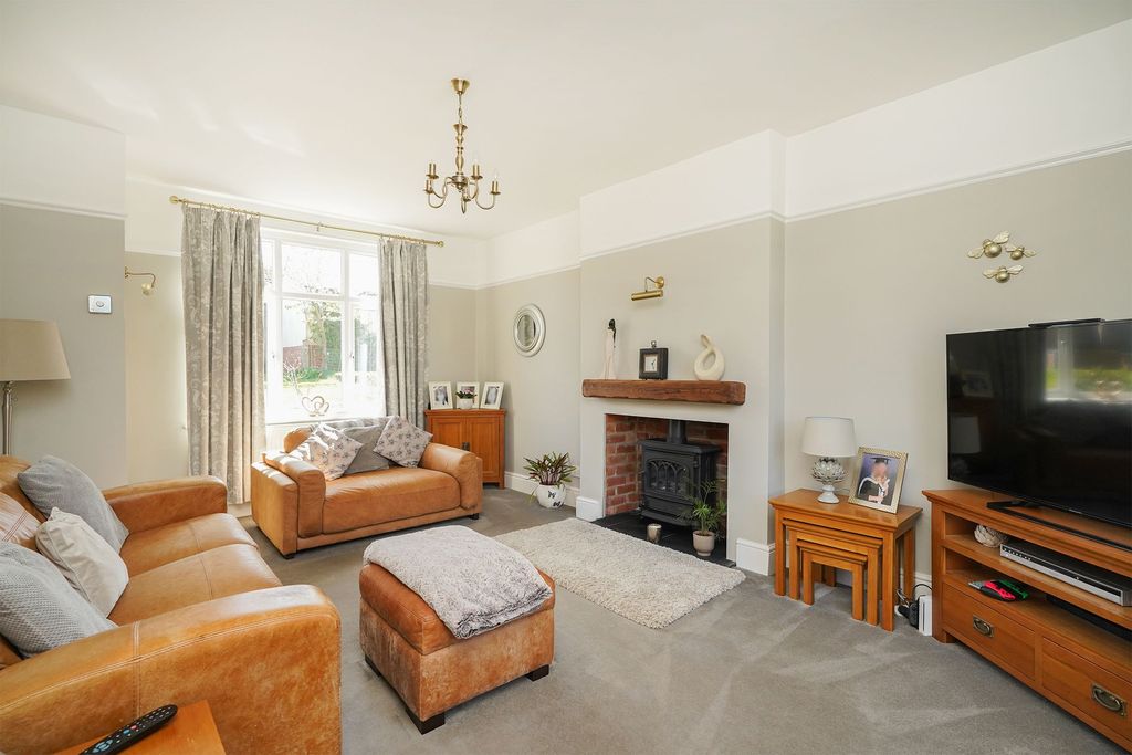 Property photo 2 of 22