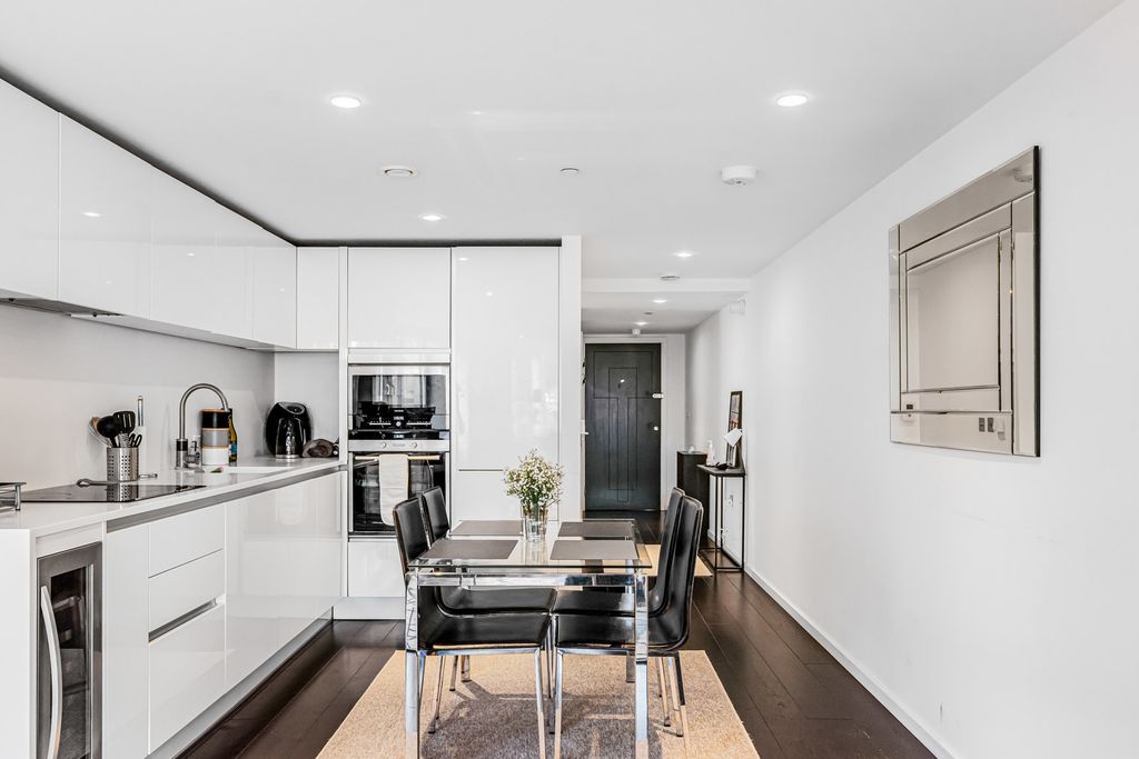 Property photo 2 of 18 Kitchen