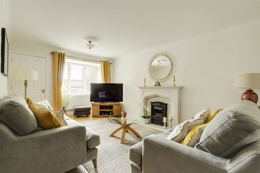 Property photo 2 of 28