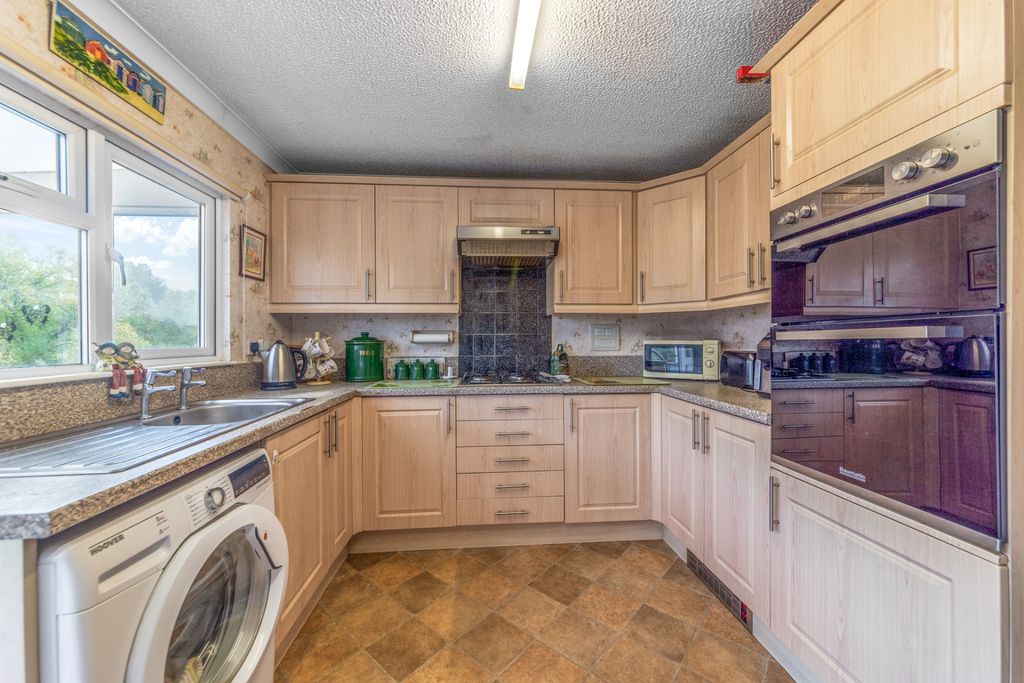 Property photo 2 of 23