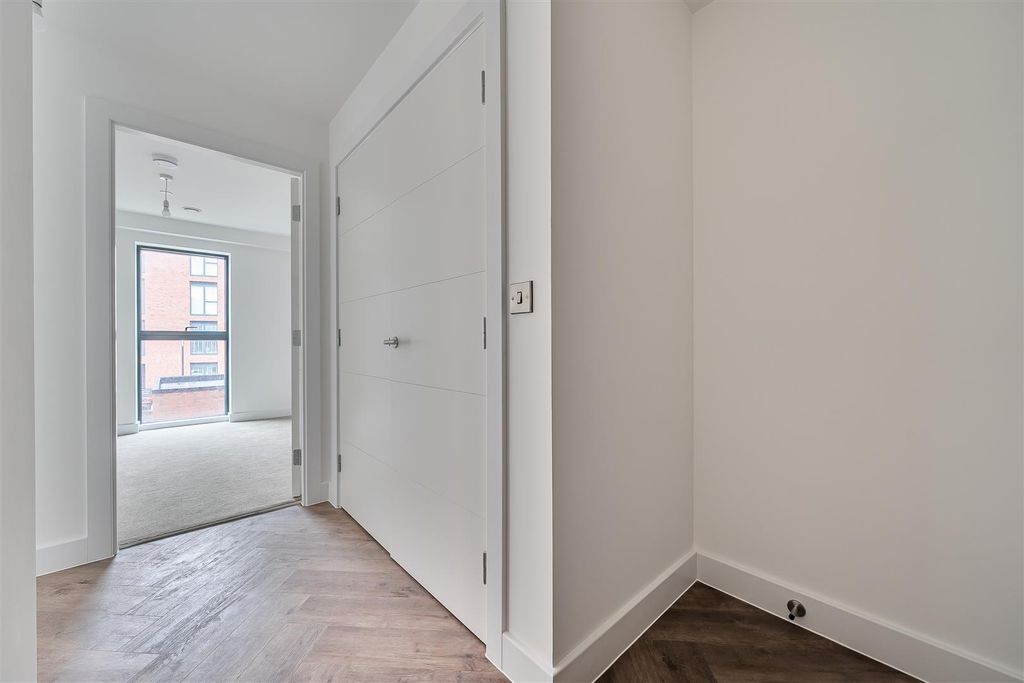 Property photo 3 of 16 1397991-13-6964Eb11E0941.Jpg