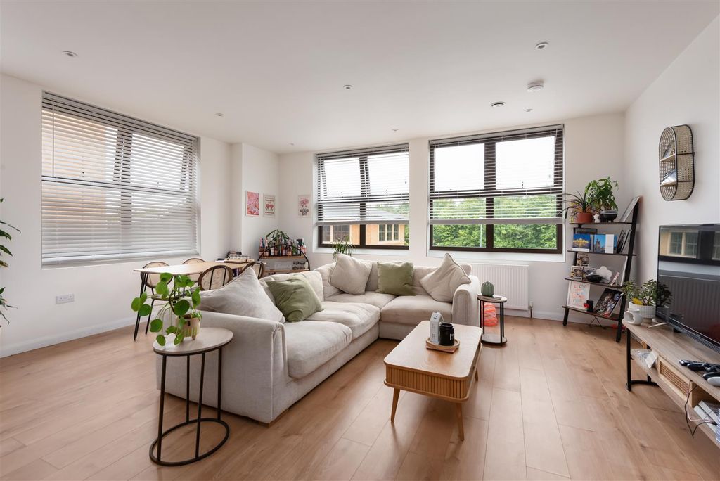 Property photo 3 of 19 Wraik Hill, Whitstable
