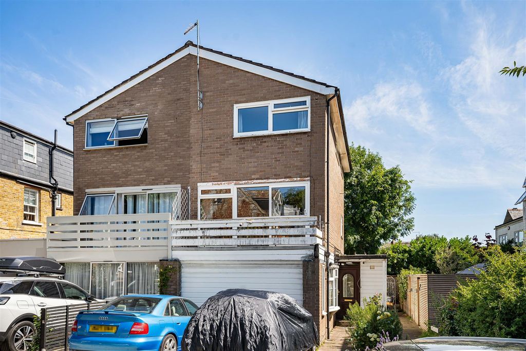 Property photo 1 of 18