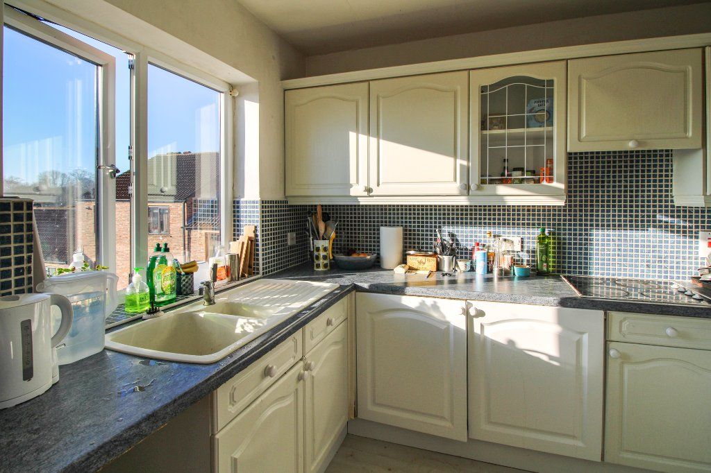 Property photo 3 of 7 Kitchen