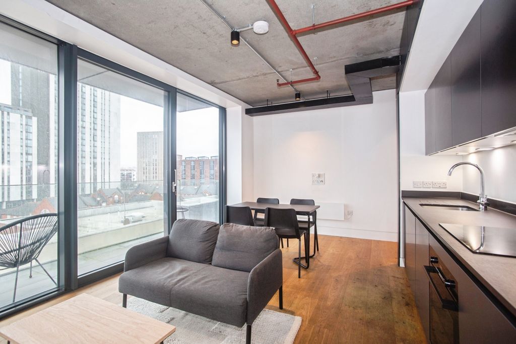 Property photo 2 of 14 Lounge