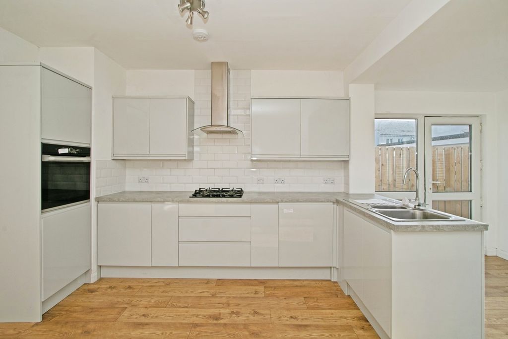 Property photo 3 of 41 Kitchen
