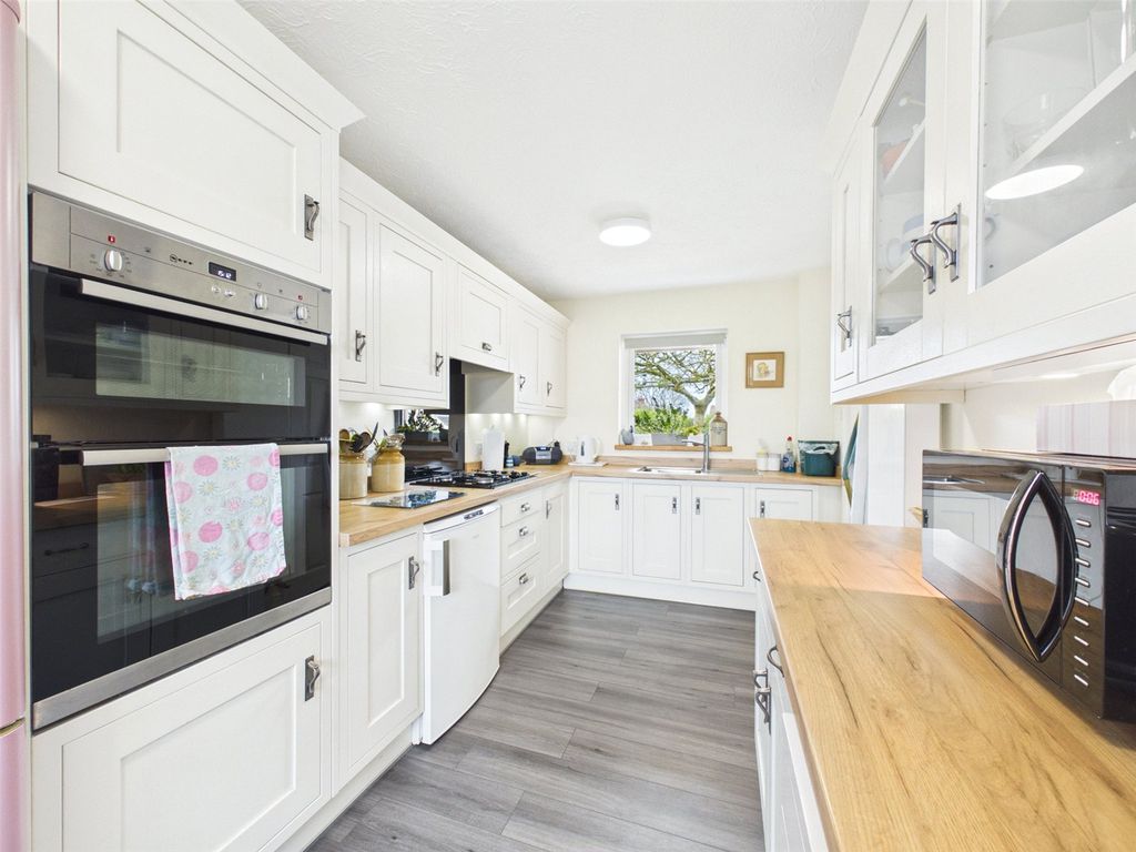 Property photo 3 of 20 Kitchen