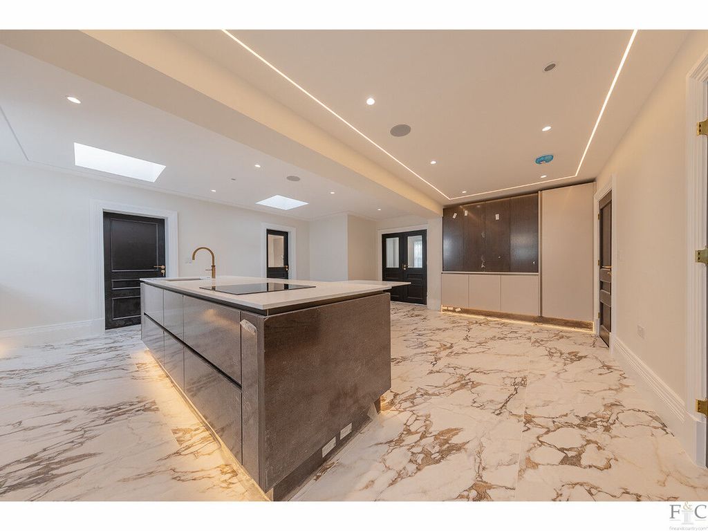 Additional image 9 of 6 bed detached house for saleStoughton Drive South, Leicester LE2
