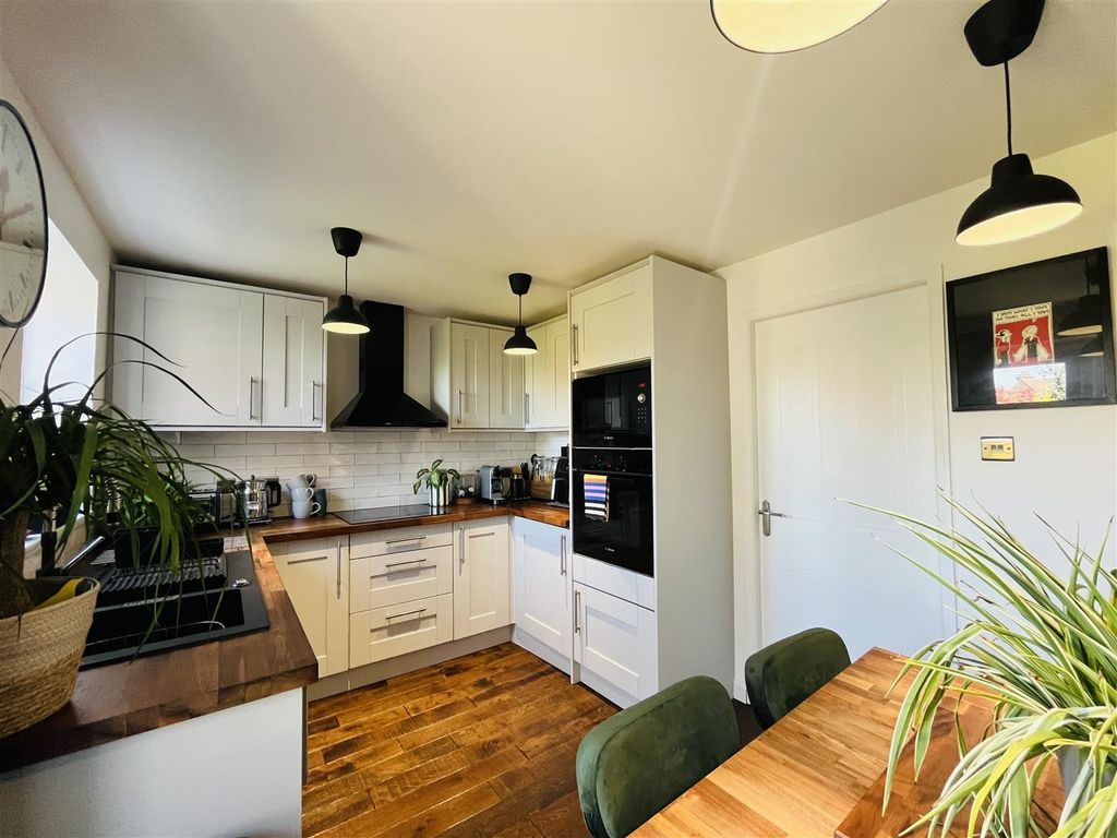 Property photo 2 of 13 Kitchen