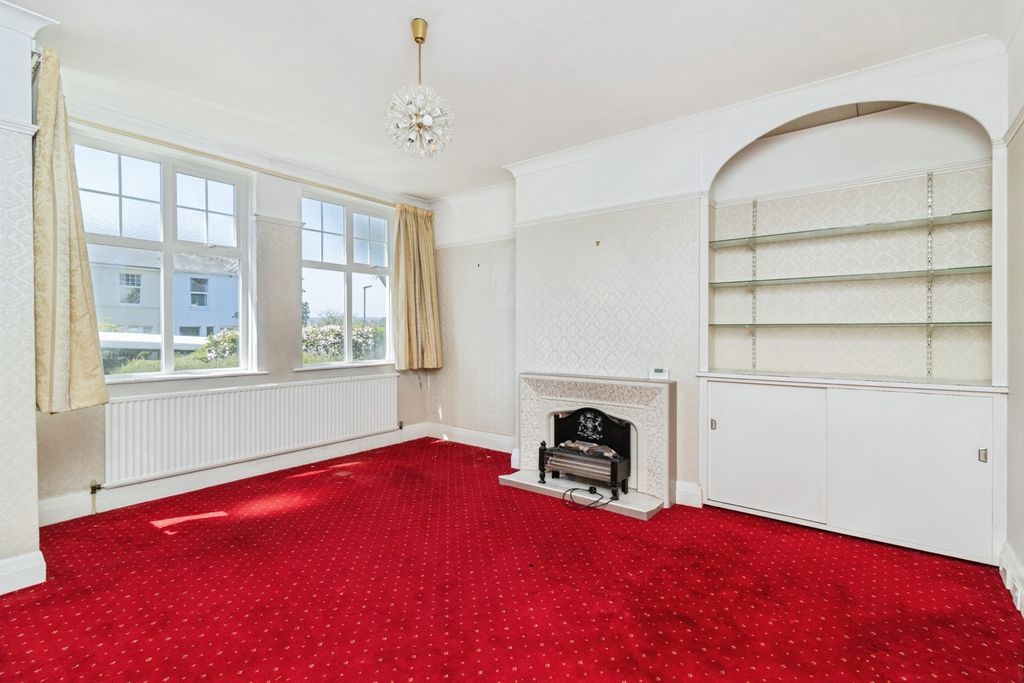 Property photo 2 of 17 Photo