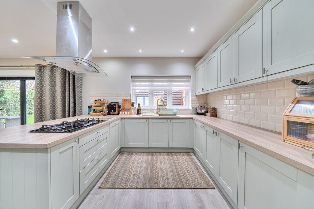 Property photo 3 of 22 1433857-13-69c68d...