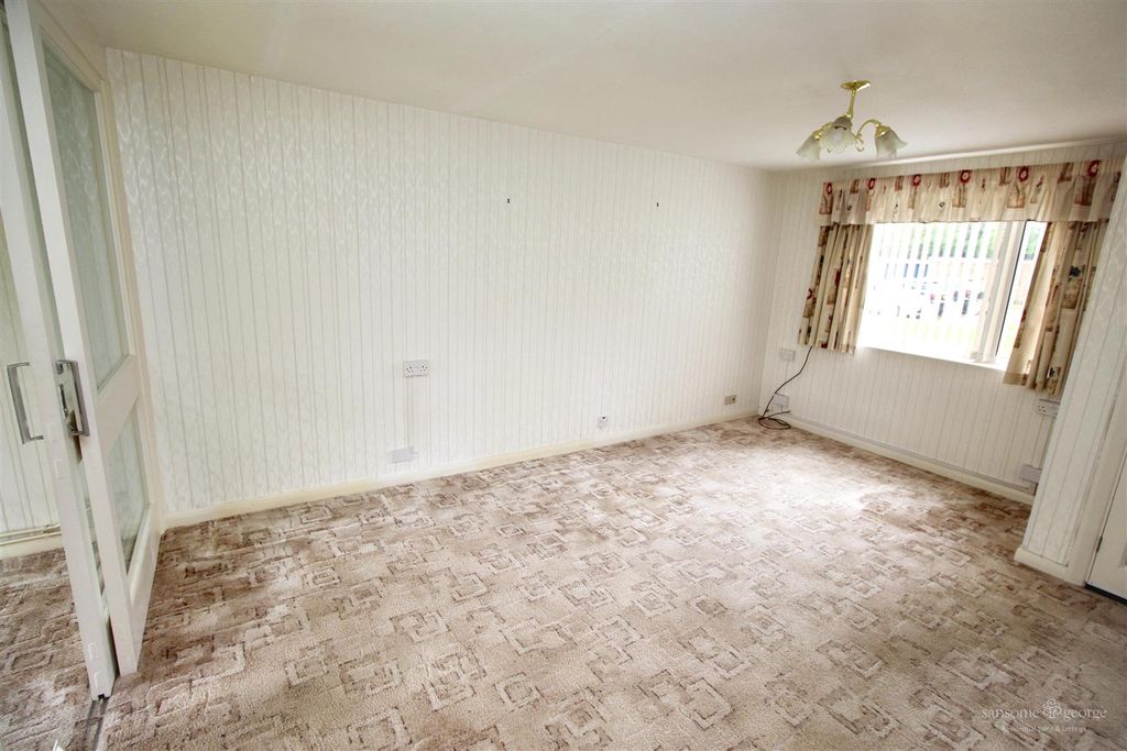 Property photo 3 of 15 Living Room