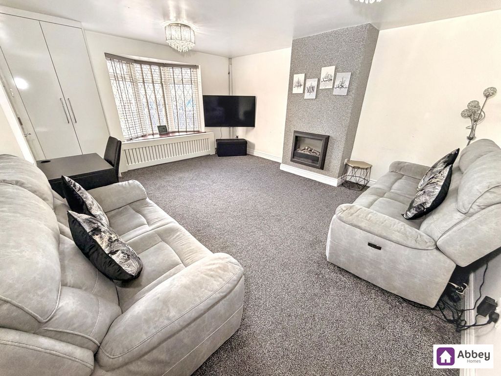 Property photo 2 of 11 Lounge