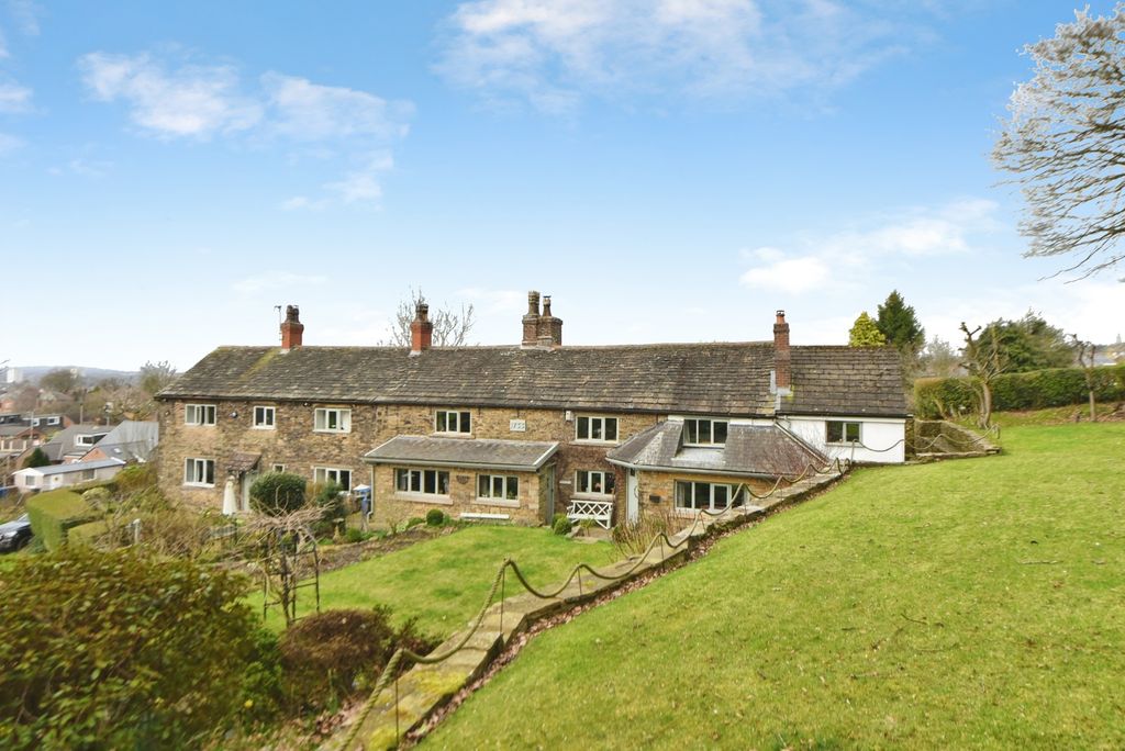 Property photo 3 of 46 Heald Croft