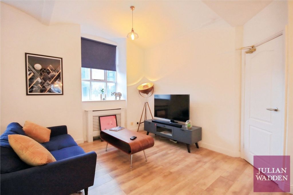 Property photo 2 of 8 Picture No. 20