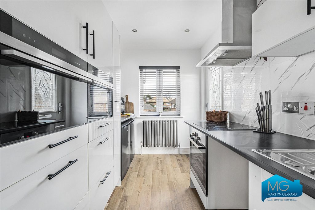 Property photo 1 of 23 Picture No. 15