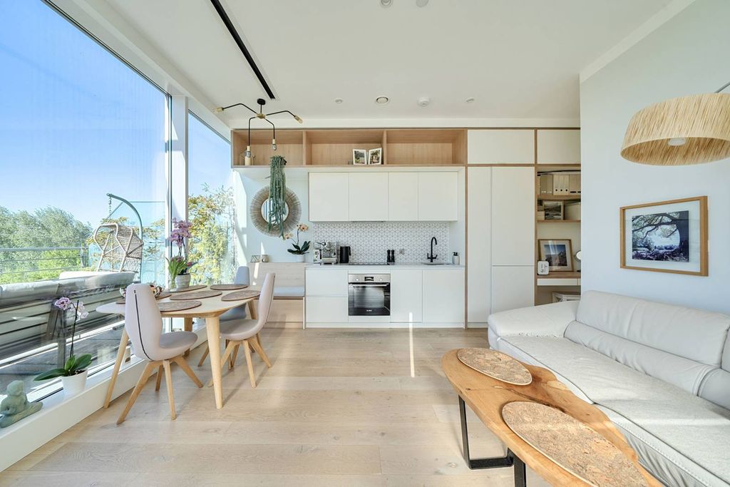 Property photo 1 of 21