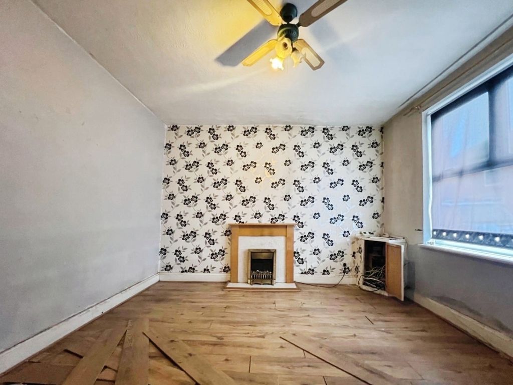 Property photo 2 of 14 Pbox-Bedroom-309726.Jpg