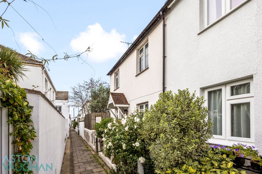 Property photo 1 of 15 5599270