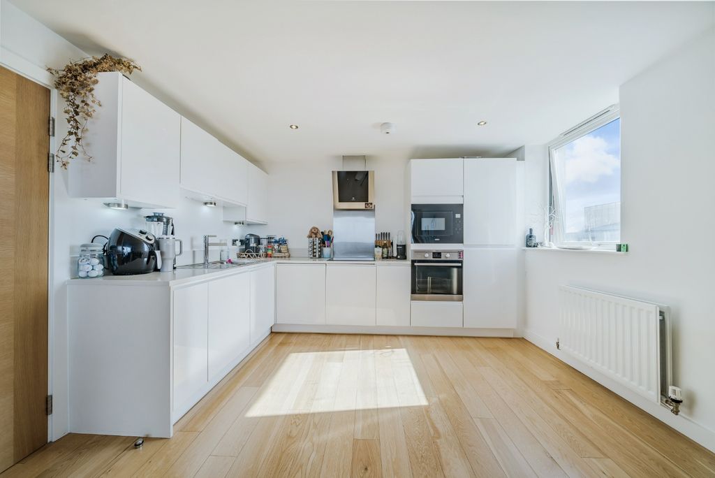 Property photo 1 of 10 4228050