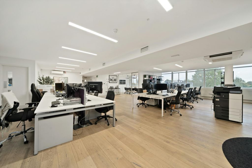 Property photo 3 of 8 Kirkdale House First Floor E11 Ph16.Jpg