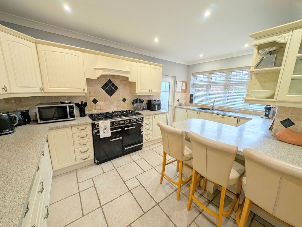 Property photo 3 of 23