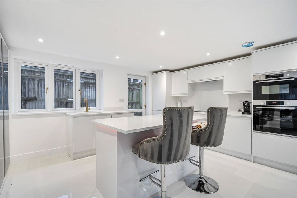 Property photo 2 of 29 Kitchen