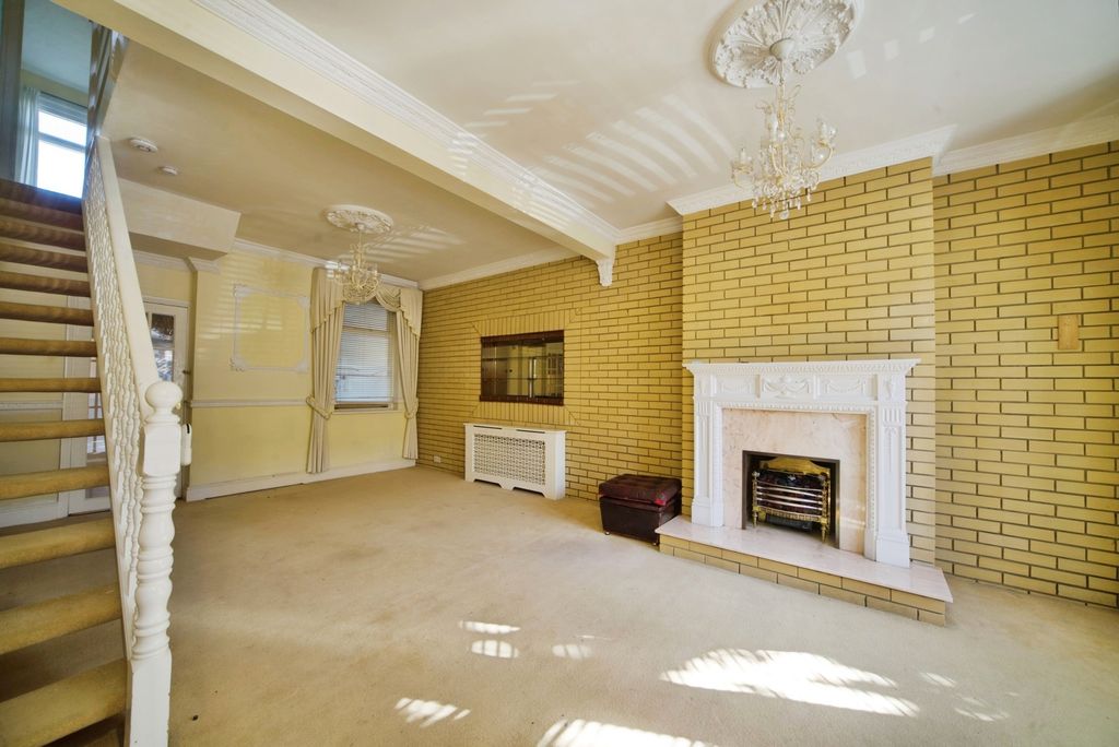 Property photo 3 of 17 Photo