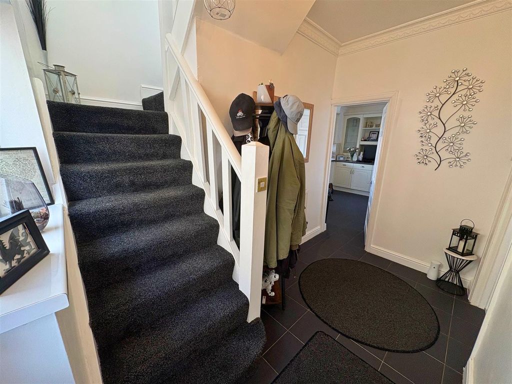 Property photo 2 of 33 Entrance Hallway