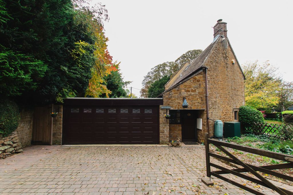 Property photo 3 of 27