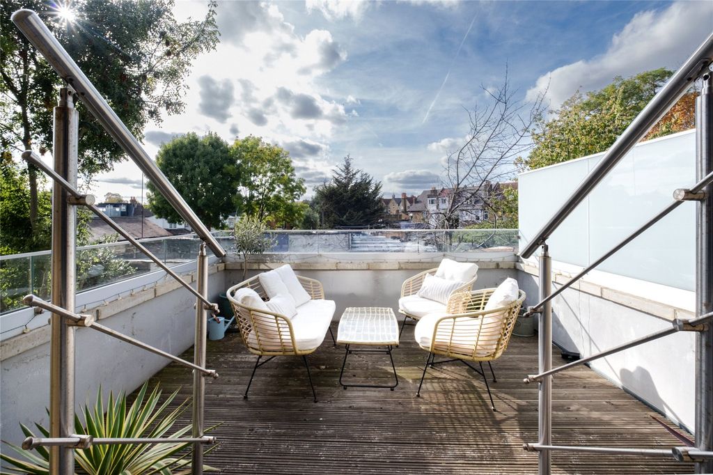 Property photo 2 of 9 Picture No. 08