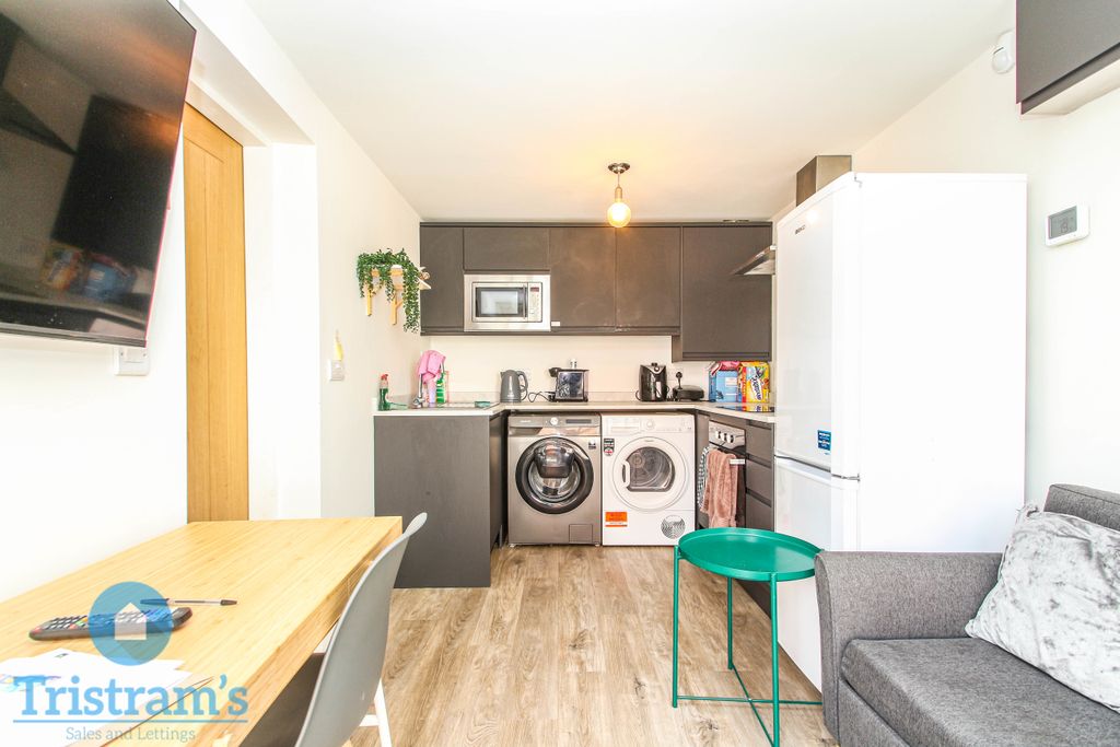 Property photo 2 of 9 Img_9806