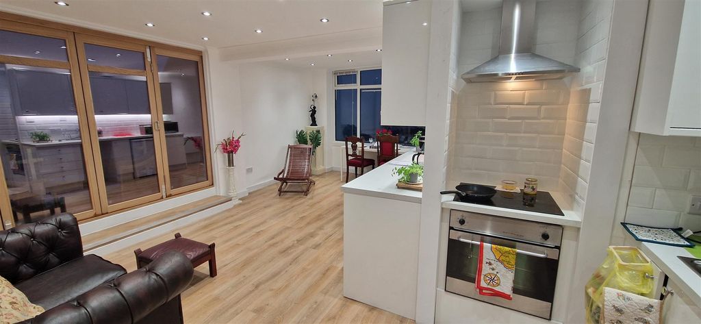 Additional image 15 of 2 bed flat to rentMarine Parade, Worthing BN11