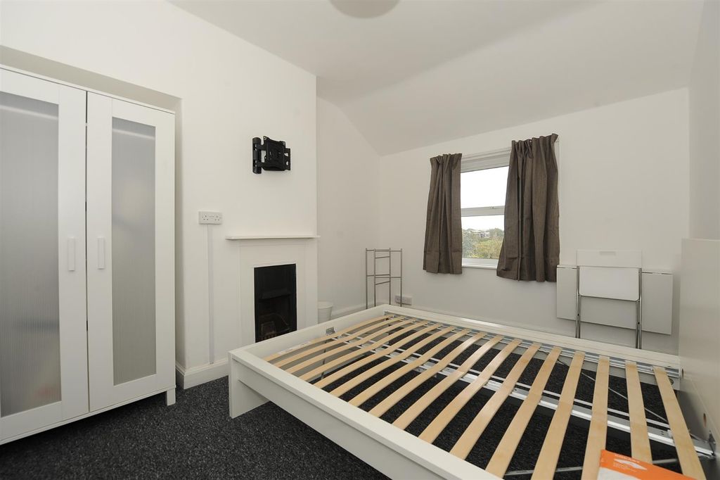 Property photo 2 of 10 Room4.Jpg