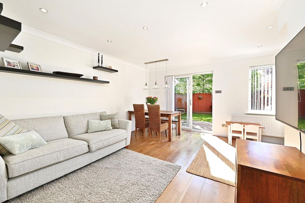 Property photo 3 of 17 Florence Way