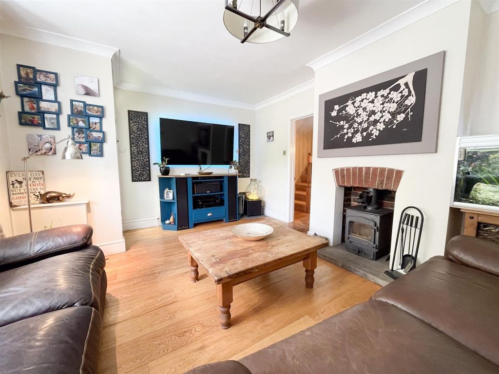 Property photo 2 of 27