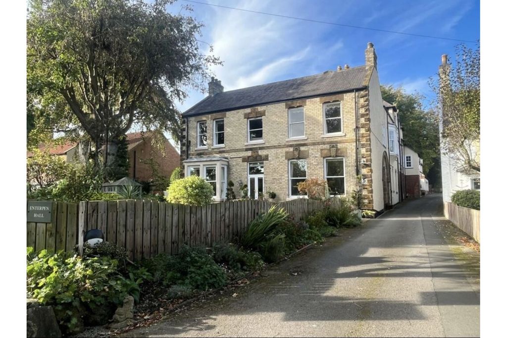Property photo 1 of 27