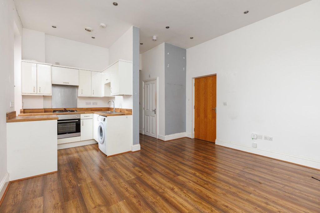 Property photo 3 of 12 Flat 5, 29 Bedminster Down Road, Bs13-2.Jpg