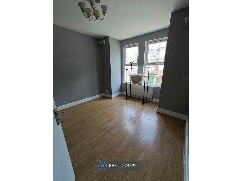 Property photo 2 of 11 Room 1 (Double Room)