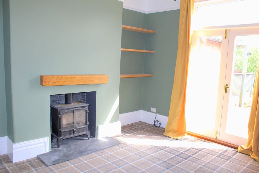 Property photo 3 of 15 Lounge